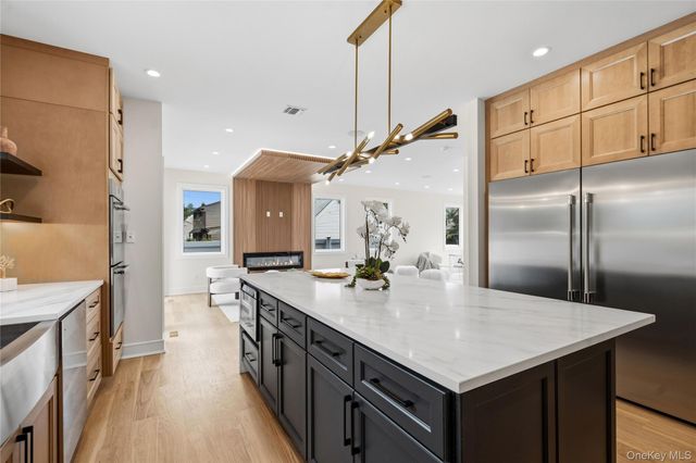 28 Choir Lane, Westbury, NY 11590