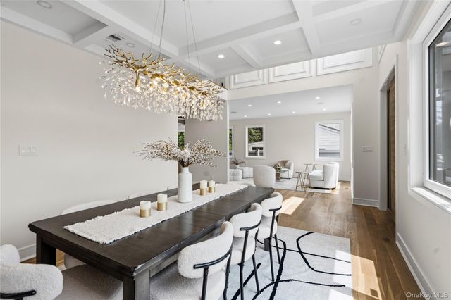 28 Choir Lane, Westbury, NY 11590