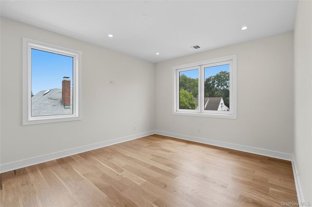 28 Choir Lane, Westbury, NY 11590
