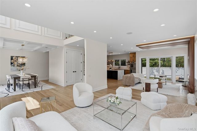 28 Choir Lane, Westbury, NY 11590