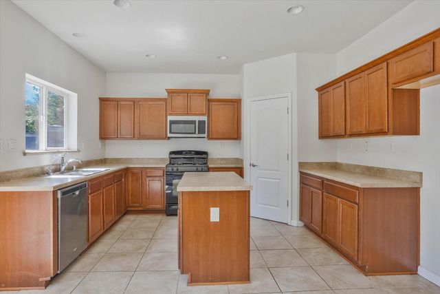 2192 Trimstone Way, Roseville, CA 95747