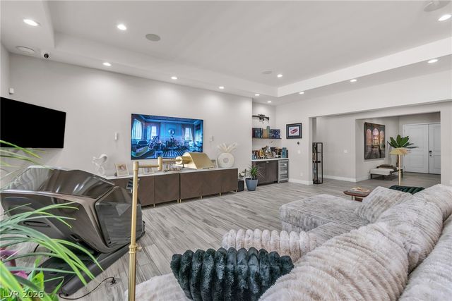 8233 Sweetwater Creek Way, Las Vegas, NV 89113