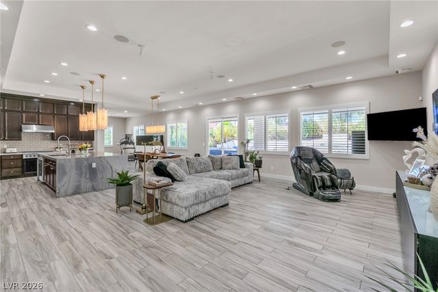 8233 Sweetwater Creek Way, Las Vegas, NV 89113