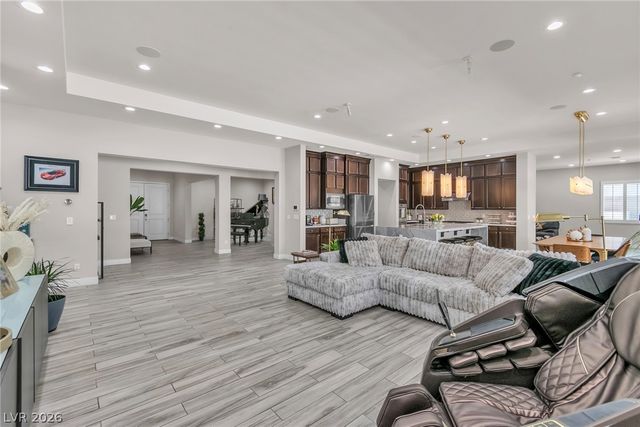 8233 Sweetwater Creek Way, Las Vegas, NV 89113