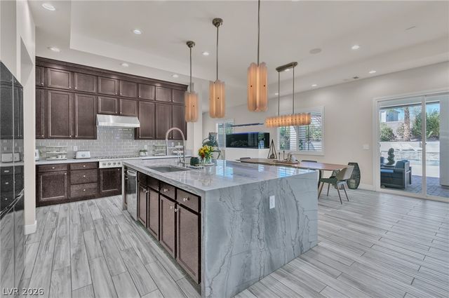 8233 Sweetwater Creek Way, Las Vegas, NV 89113