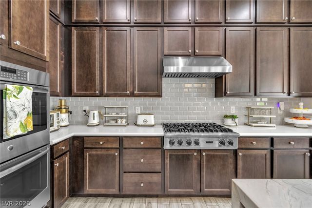 8233 Sweetwater Creek Way, Las Vegas, NV 89113