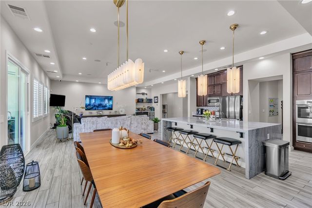 8233 Sweetwater Creek Way, Las Vegas, NV 89113