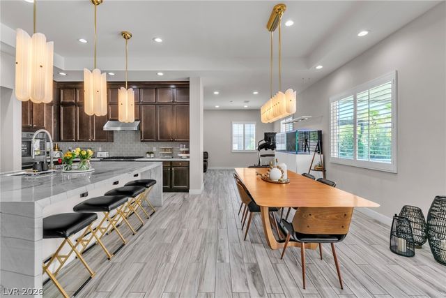 8233 Sweetwater Creek Way, Las Vegas, NV 89113