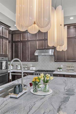 8233 Sweetwater Creek Way, Las Vegas, NV 89113