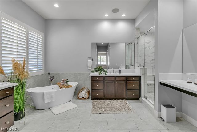 8233 Sweetwater Creek Way, Las Vegas, NV 89113