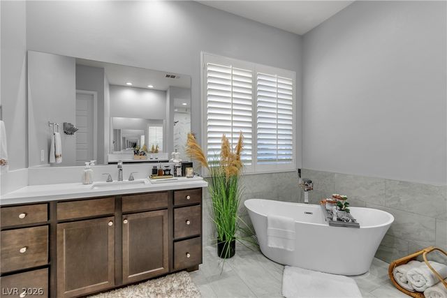 8233 Sweetwater Creek Way, Las Vegas, NV 89113