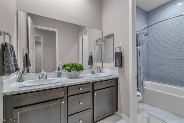 8233 Sweetwater Creek Way, Las Vegas, NV 89113