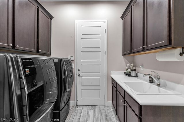 8233 Sweetwater Creek Way, Las Vegas, NV 89113