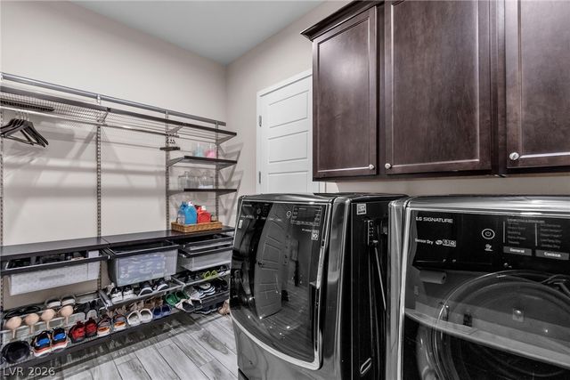 8233 Sweetwater Creek Way, Las Vegas, NV 89113
