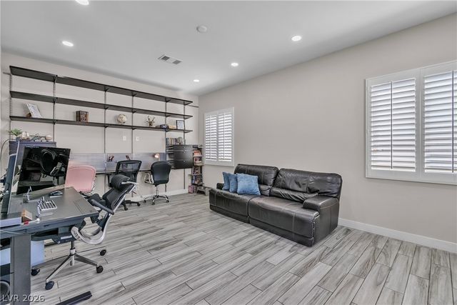 8233 Sweetwater Creek Way, Las Vegas, NV 89113