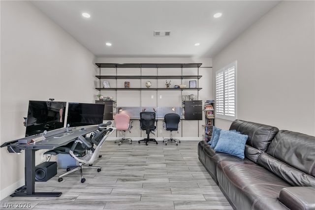 8233 Sweetwater Creek Way, Las Vegas, NV 89113