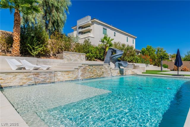 8233 Sweetwater Creek Way, Las Vegas, NV 89113
