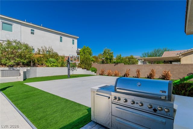 8233 Sweetwater Creek Way, Las Vegas, NV 89113