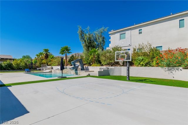 8233 Sweetwater Creek Way, Las Vegas, NV 89113