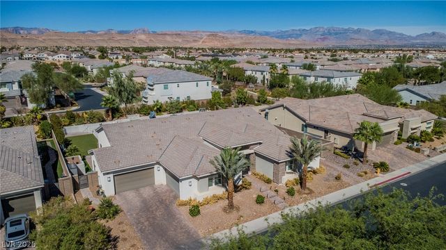 8233 Sweetwater Creek Way, Las Vegas, NV 89113