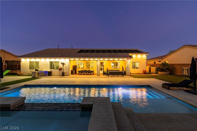 8233 Sweetwater Creek Way, Las Vegas, NV 89113
