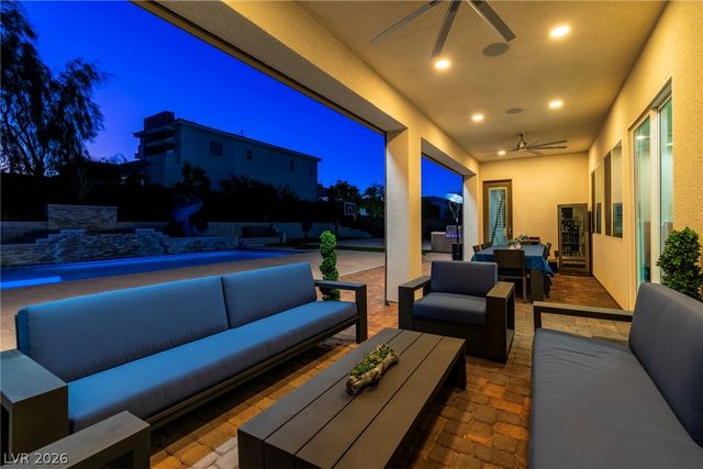 8233 Sweetwater Creek Way, Las Vegas, NV 89113
