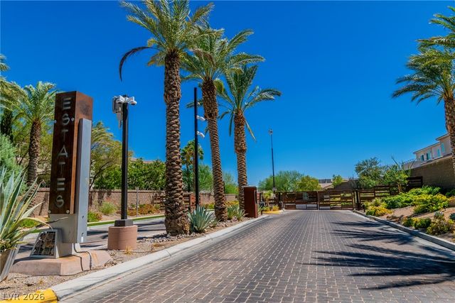 8233 Sweetwater Creek Way, Las Vegas, NV 89113