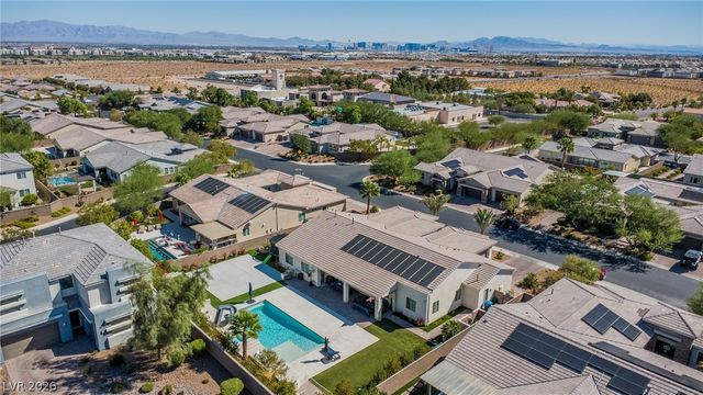 8233 Sweetwater Creek Way, Las Vegas, NV 89113