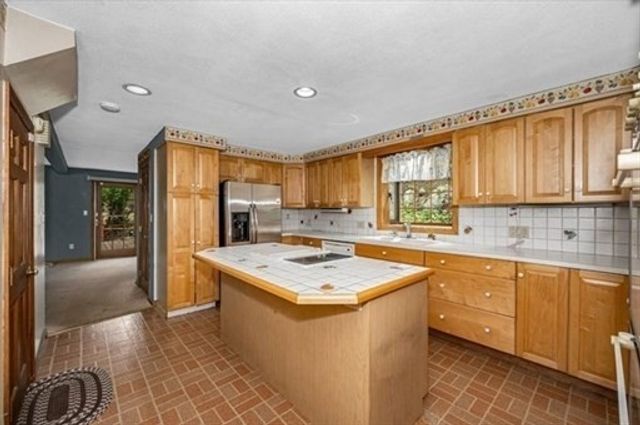 15 Shore Rd, Saugus, MA 01906