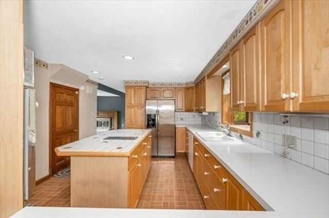 15 Shore Rd, Saugus, MA 01906