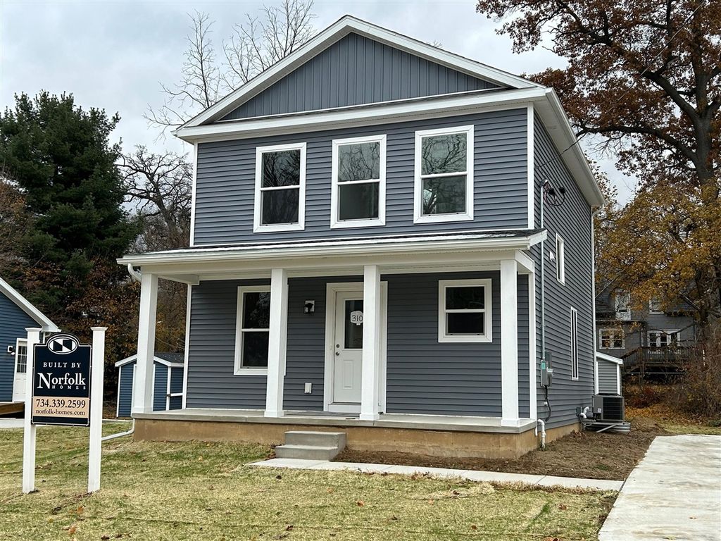709 Lansing Avenue, Jackson, MI 49202