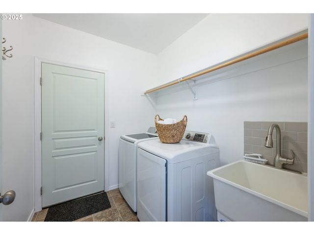 3023 HUMMINGBIRD Ln, Eugene, OR 97405