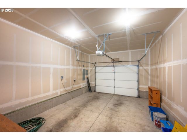 3023 HUMMINGBIRD Ln, Eugene, OR 97405