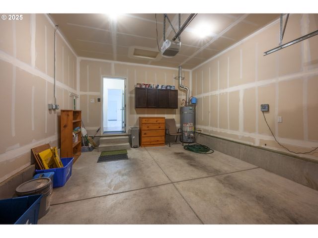 3023 HUMMINGBIRD Ln, Eugene, OR 97405