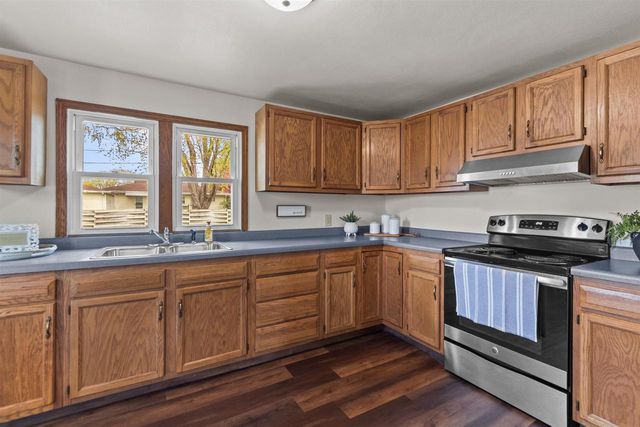 1212 S COMMERCIAL STREET, Neenah, WI 54956