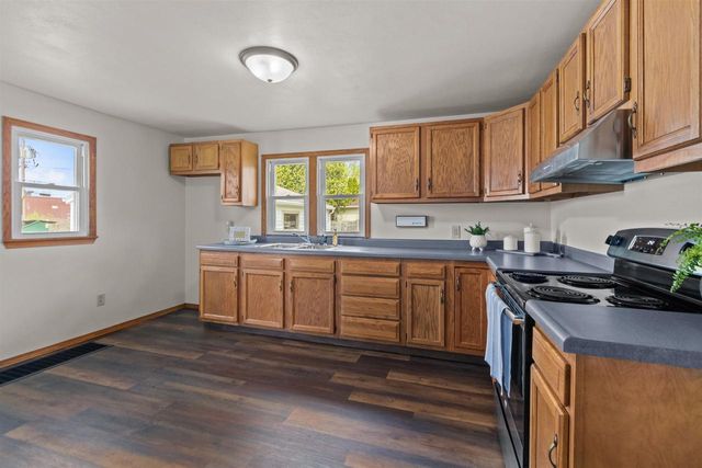 1212 S COMMERCIAL STREET, Neenah, WI 54956