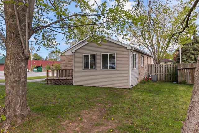 1212 S COMMERCIAL STREET, Neenah, WI 54956