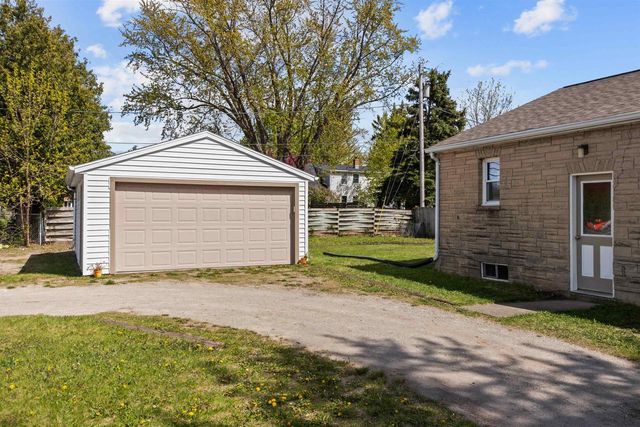 1212 S COMMERCIAL STREET, Neenah, WI 54956