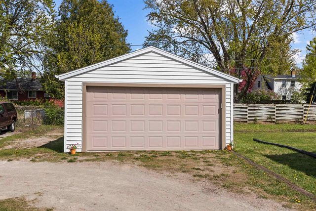 1212 S COMMERCIAL STREET, Neenah, WI 54956