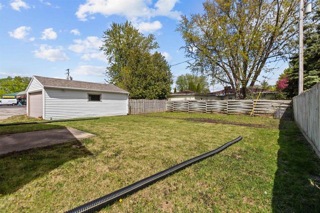 1212 S COMMERCIAL STREET, Neenah, WI 54956