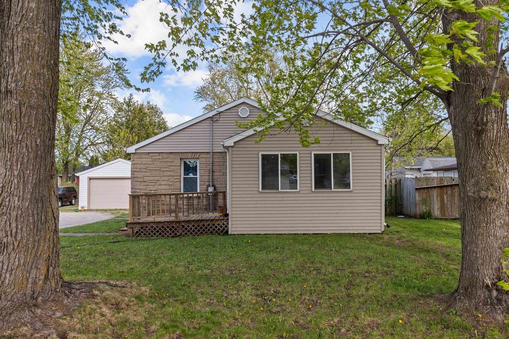 1212 S COMMERCIAL STREET, Neenah, WI 54956