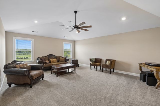 5011 High Park Hill Dr, Arrington, TN 37014