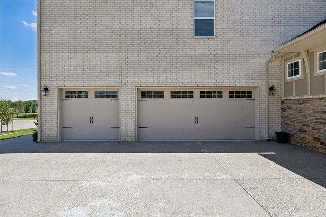 5011 High Park Hill Dr, Arrington, TN 37014