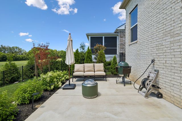 5011 High Park Hill Dr, Arrington, TN 37014