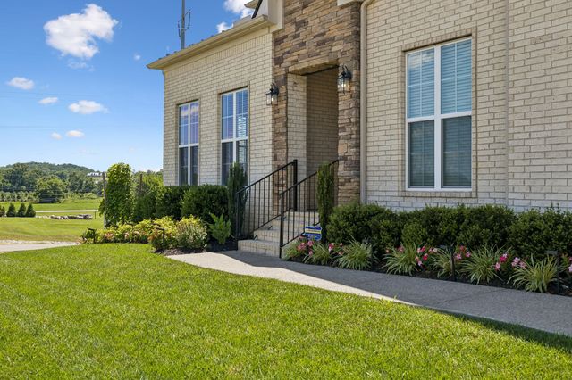 5011 High Park Hill Dr, Arrington, TN 37014
