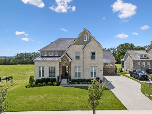 5011 High Park Hill Dr, Arrington, TN 37014