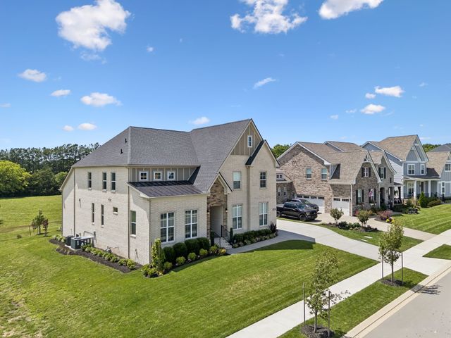 5011 High Park Hill Dr, Arrington, TN 37014