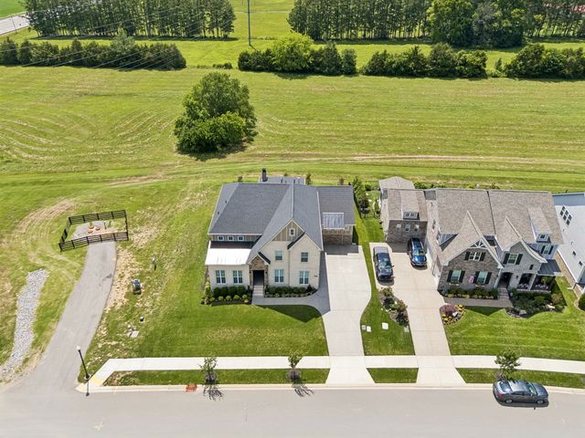 5011 High Park Hill Dr, Arrington, TN 37014