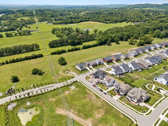 5011 High Park Hill Dr, Arrington, TN 37014