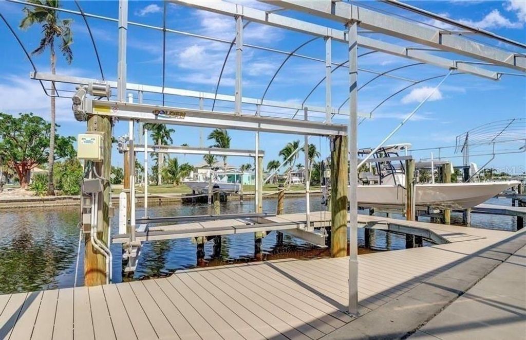 Image 38 of property listing at 3420 1ST AVENUE, St James City, FL 33956